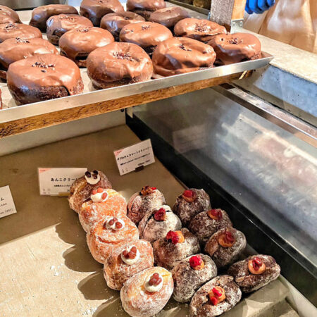 【福岡・ドーナツ】行列ができる大人気店の生ドーナツやクリームドーナツも!手土産にも最適「福岡の最新ドーナツ7選」 | フクリパ