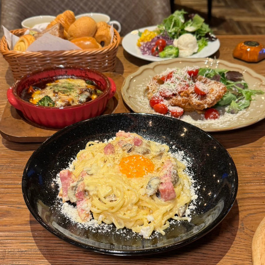 福岡・天神の食べ放題ランチ3選｜お昼からお腹いっぱい楽しめる店