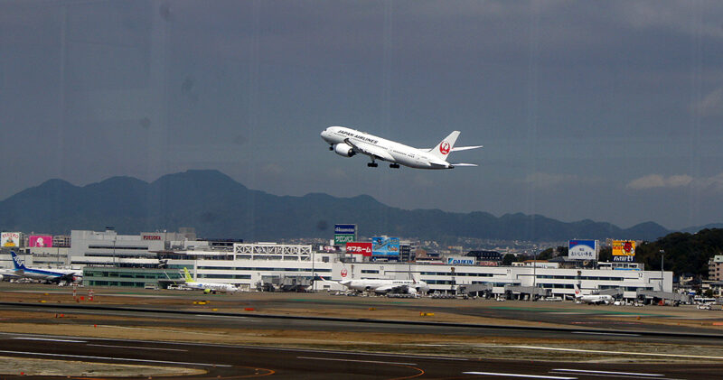 福岡空港の第2滑走路が3･20供用開始、
3･28国際線ターミナルがグランドオープン
