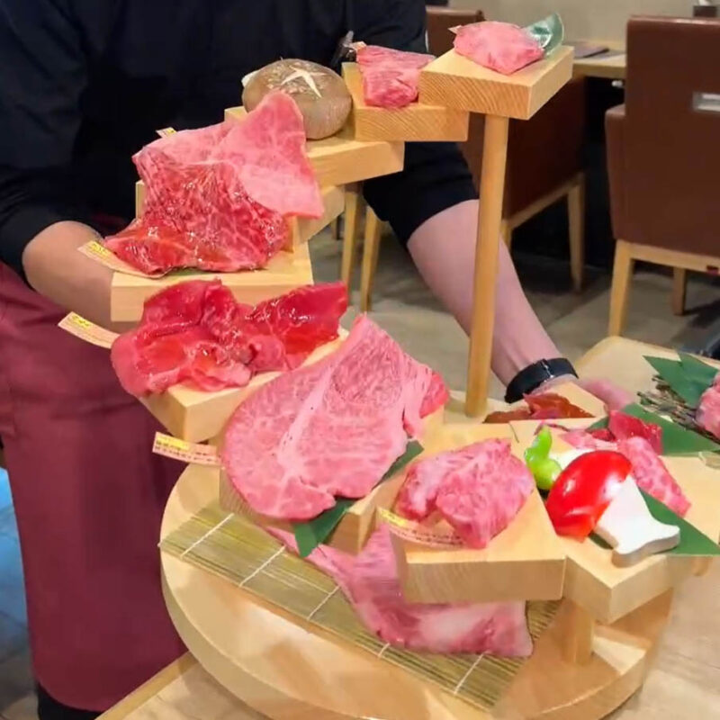 俺の焼肉 博多 階段盛り