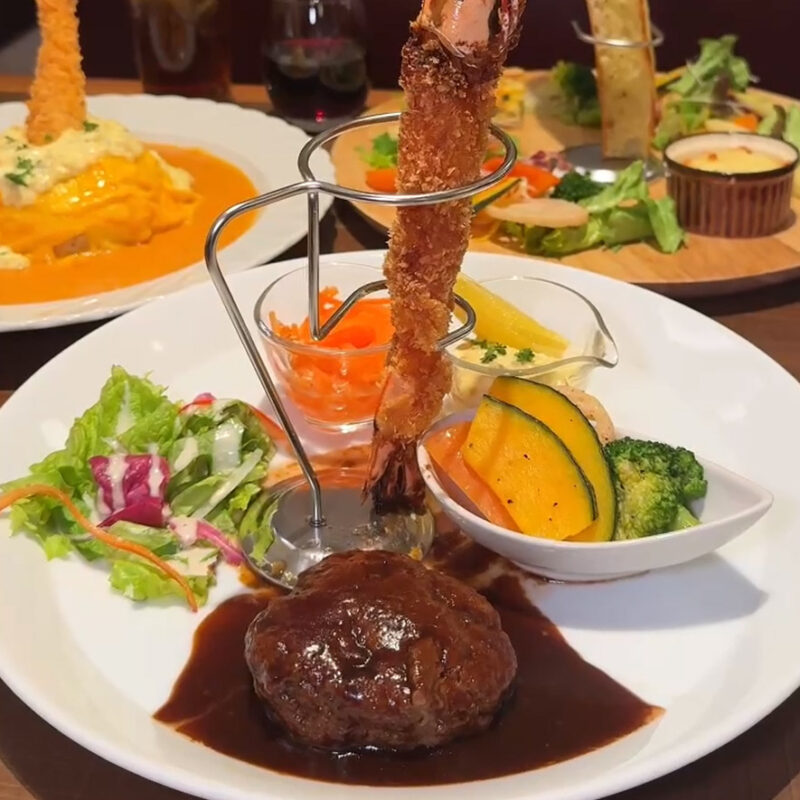DINING & CAFE 美酒美食 W 特大海老フライハンバーグ
