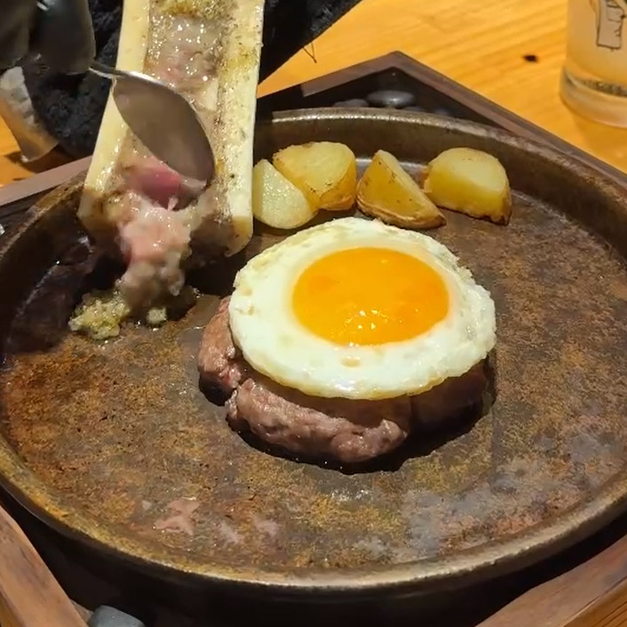 コウシ キャンプ ランチハンバーグ