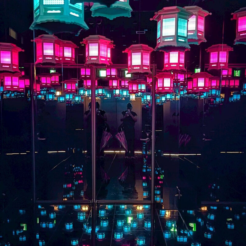 Giraffe Tenjin 常 エントランス灯籠
