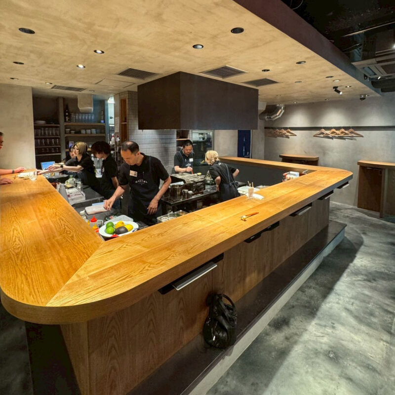スタンド グレーテル 店内