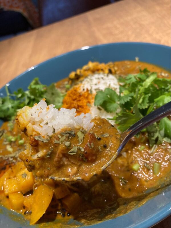 牛テールと牛すじ煮込みカレー＆スパイシーチキンカレー あいがけ