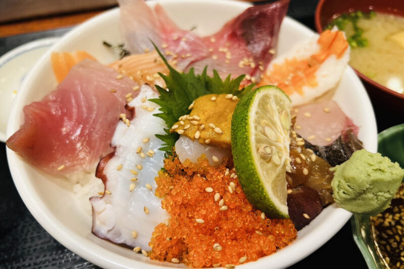 福岡市鮮魚市場の市場会館 おきよ食堂海鮮丼
