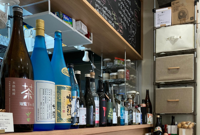 夜は別の顔を見せるスパイス酒場に！_エソラカレー