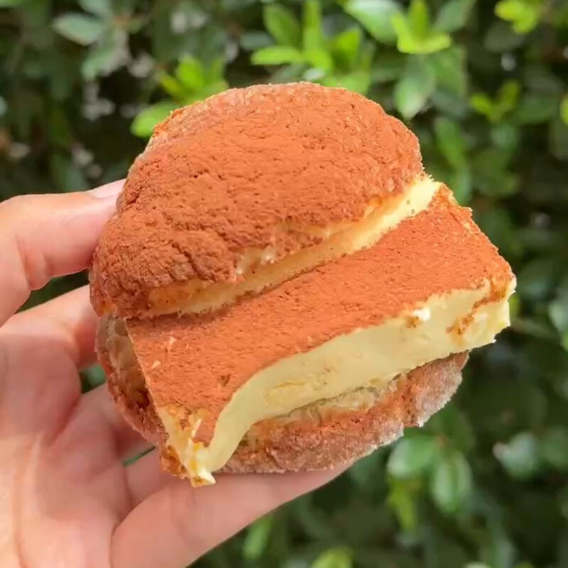 モーローバウ チョコレートティラミスメロンパン
