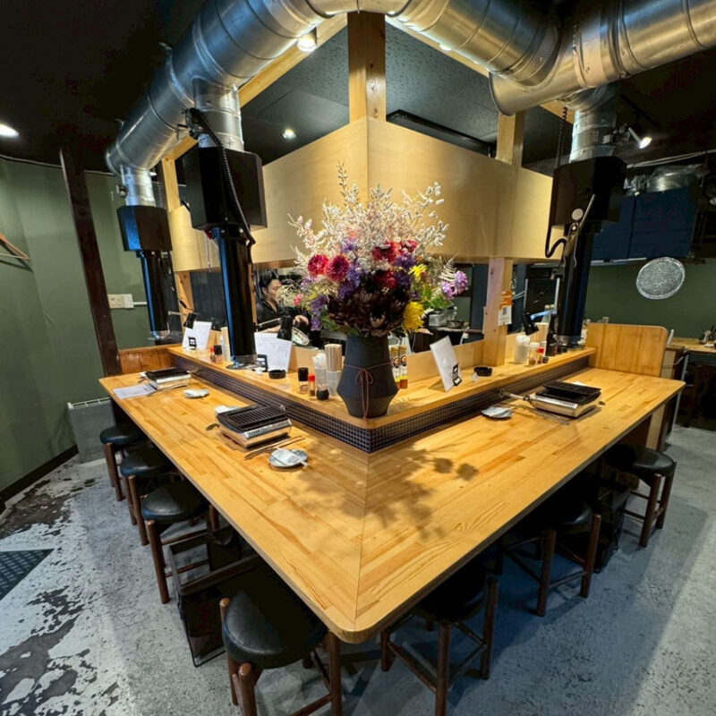 博多焼肉 結 店内