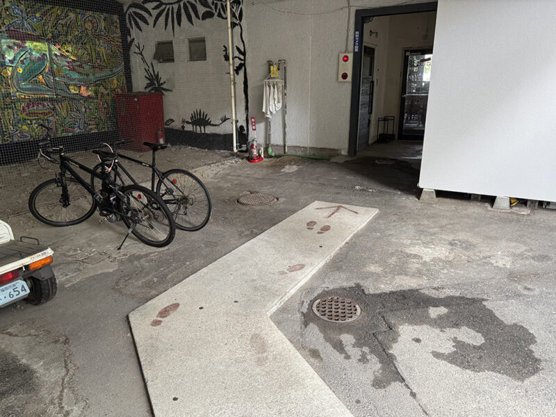 コンクリートの通路