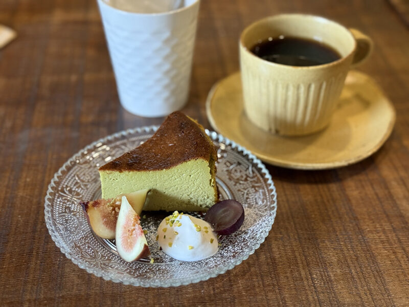 ピスタチオのバスクチーズケーキセット