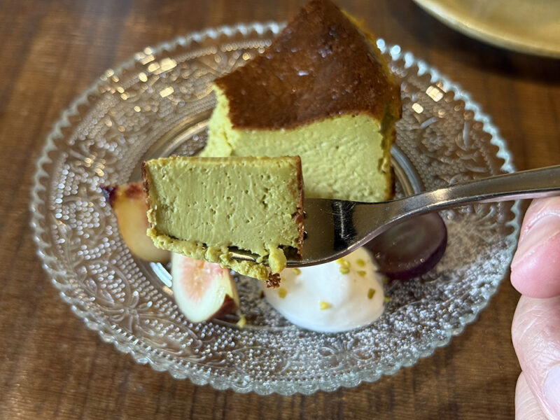 ピスタチオのバスクチーズケーキ