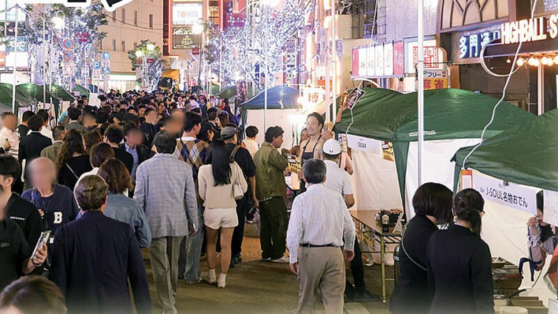 中洲まつりは生誕50年。女みこしや花魁道中などで博多の秋を彩る