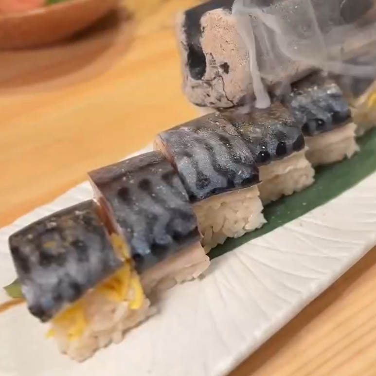 ごま鯖と明太もつ鍋 一利 サバ寿司