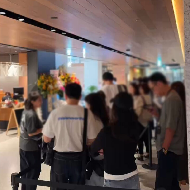 萬田うどん 天神 行列