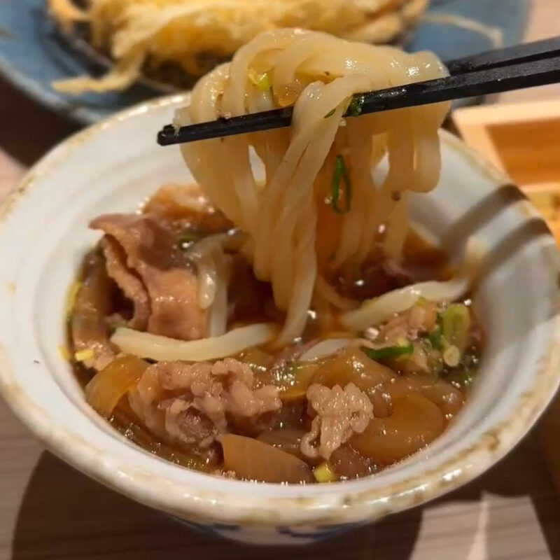 萬田うどん 天神 肉付けうどん