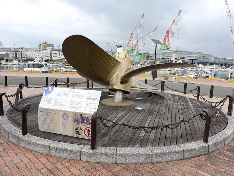 スクリューのモニュメント