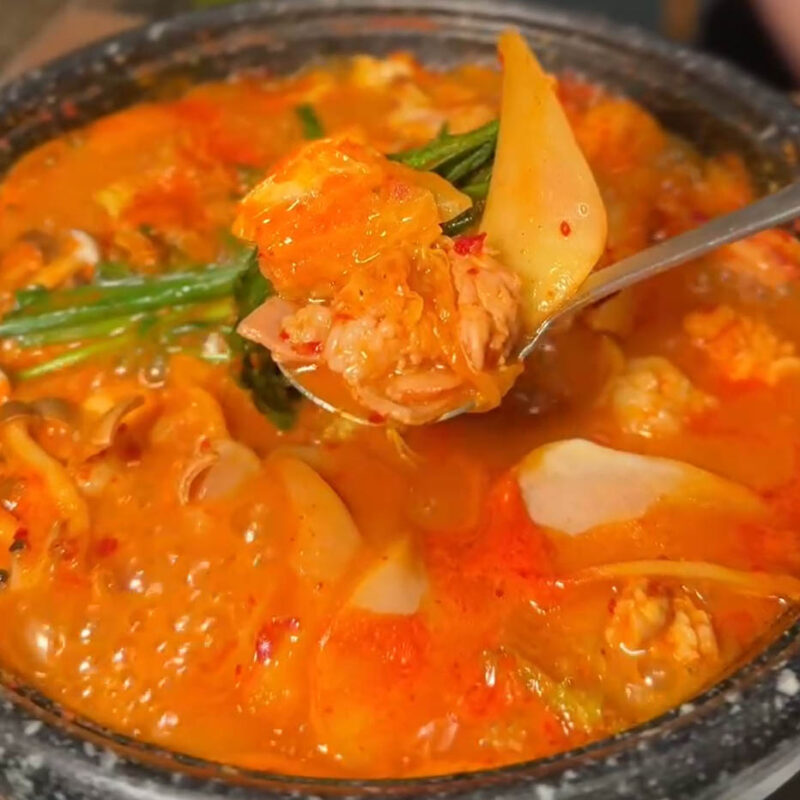 NABE°(ナベド)韓国と博多華味鳥 天神店 ナッコプセ