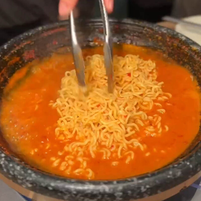 NABE°(ナベド)韓国と博多華味鳥 天神店 ナッコプセ サリ麺