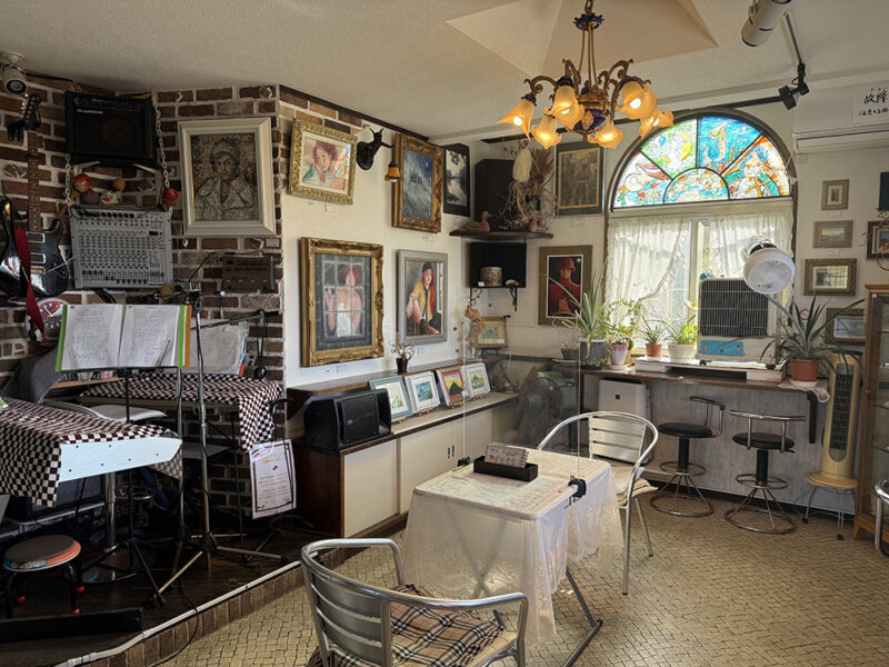 「白い美術館」内装