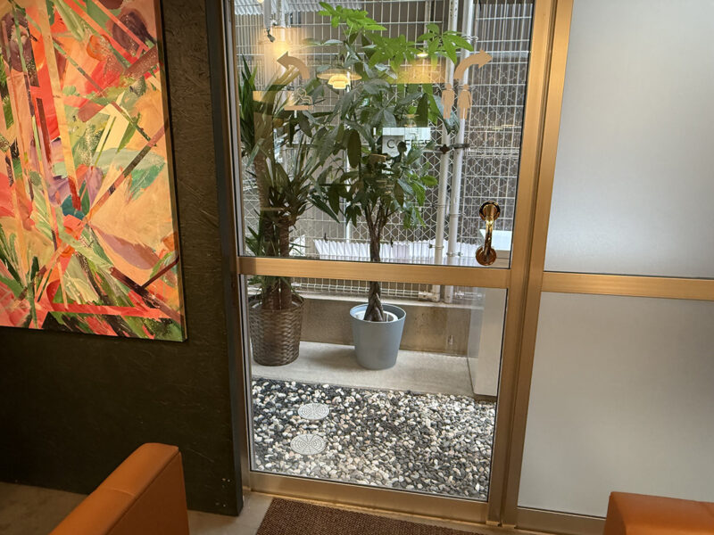 テラス席へのドア