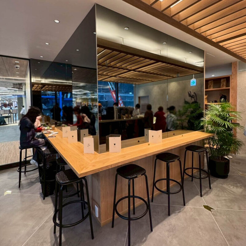 CAFÉ KITSUNÉ Fukuoka(カフェキツネ福岡) 店内