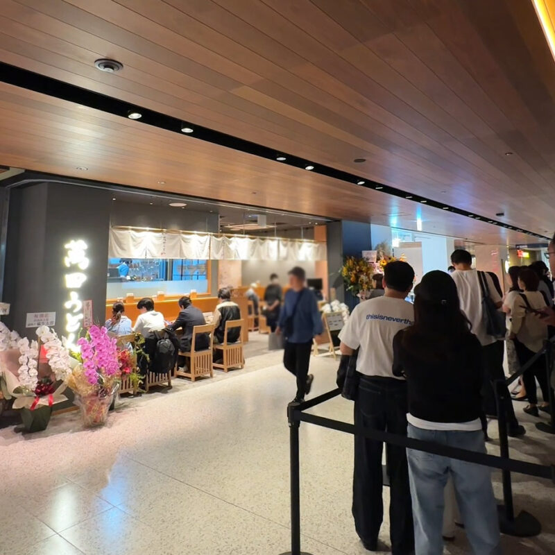 萬田うどん 天神 行列