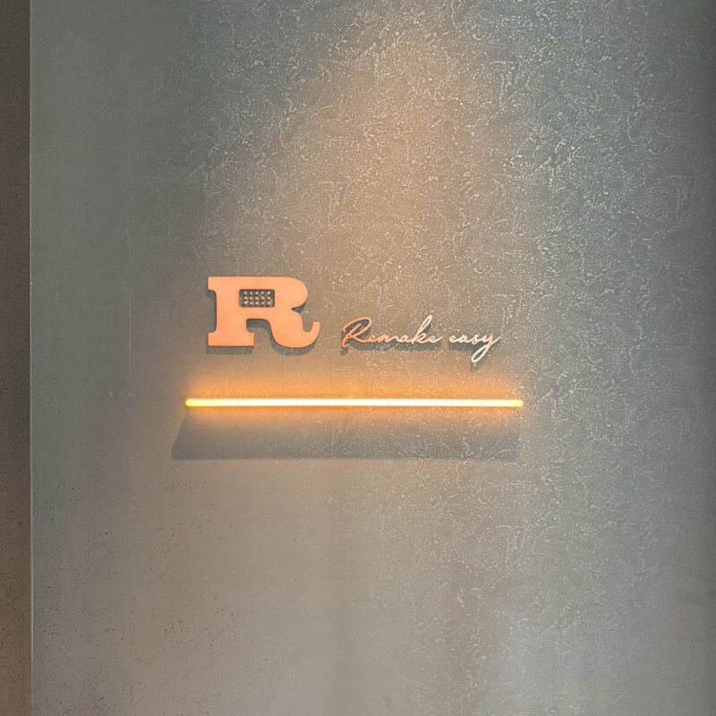 Remake easy博多天神(リメイクイージー) 看板