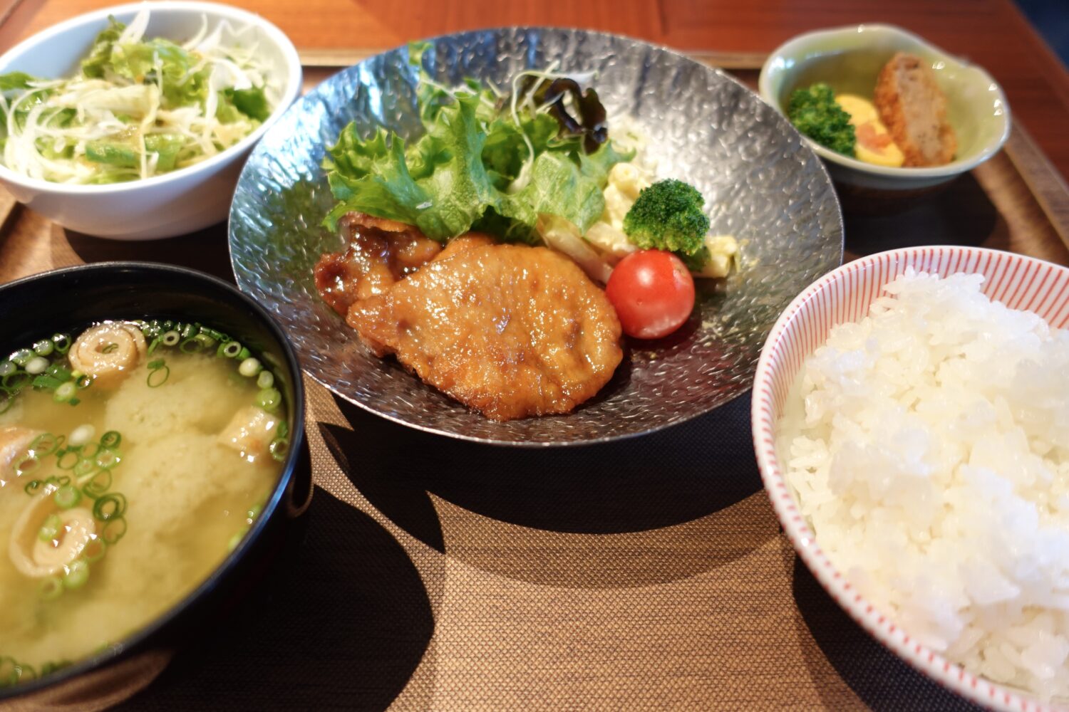 えんホールディングス社食