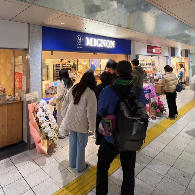 ミニヨン 天神駅店 行列