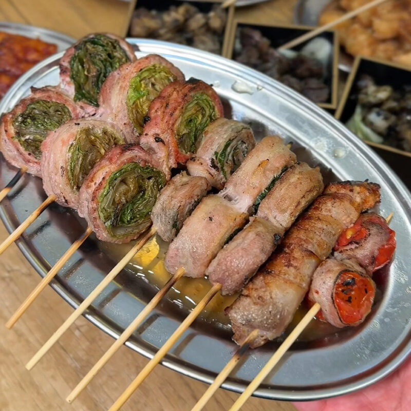 野菜巻き串と餃子 串とメシにはサケキタル。天神駅前店