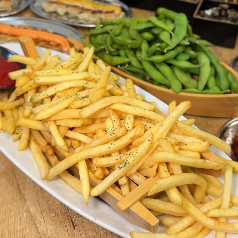野菜巻き串と餃子 串とメシにはサケキタル。天神駅前店
