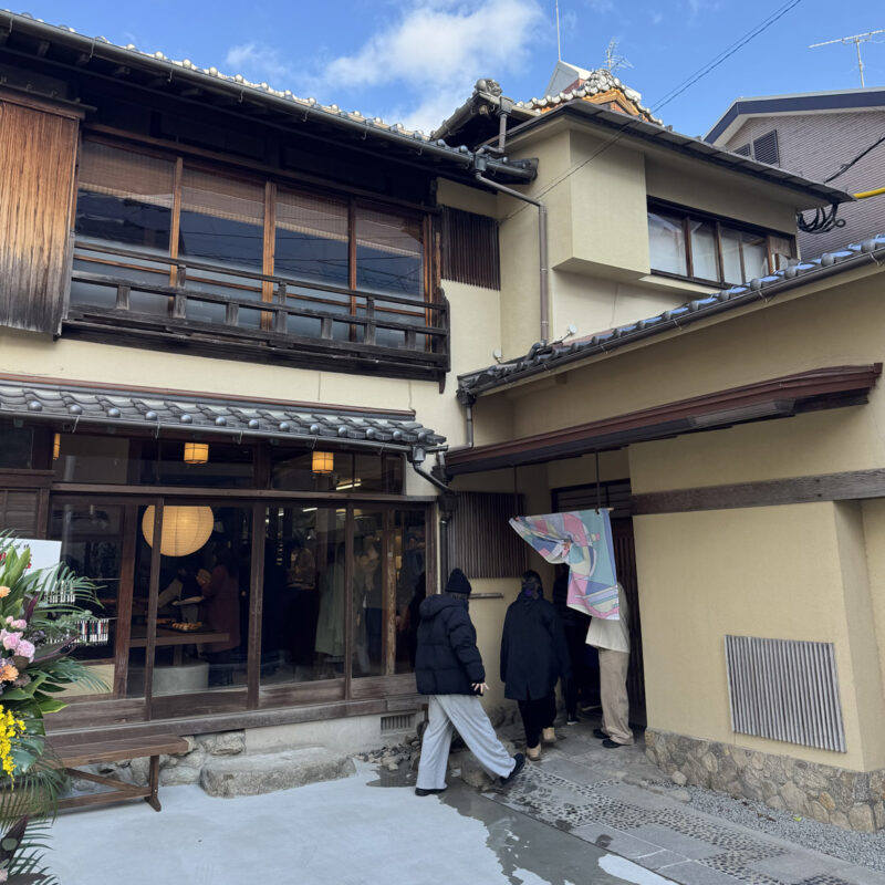 珈琲とパン ふたつ