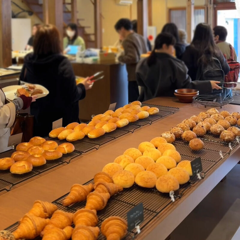 珈琲とパン ふたつ