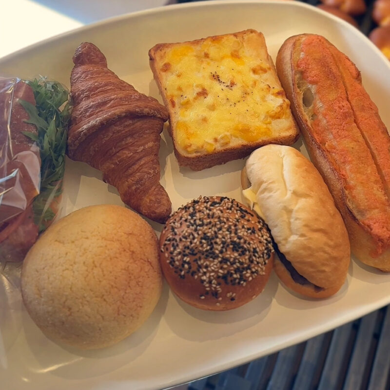 珈琲とパン ふたつ