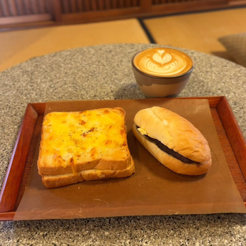 珈琲とパン ふたつ