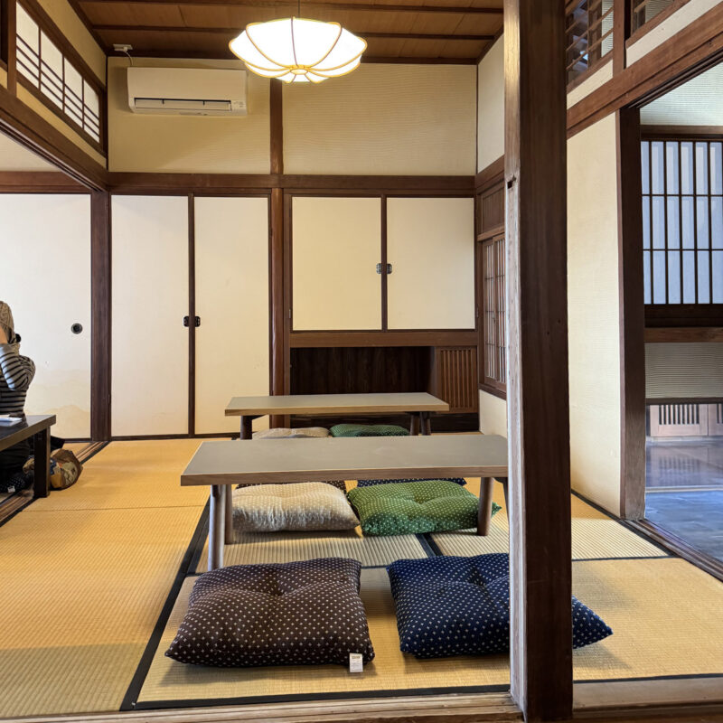 珈琲とパン ふたつ