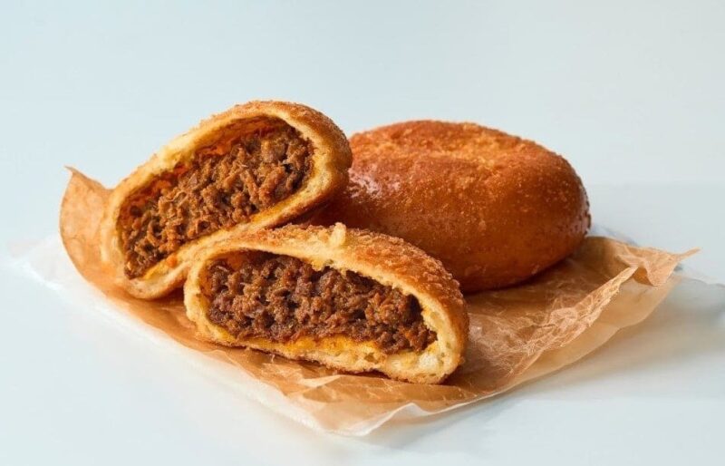 「レストラン白山文雅」伝統の佐賀牛カレーパン（1個）