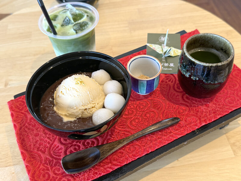 「100年アイスぜんざい」と「練乳抹茶ラテ」