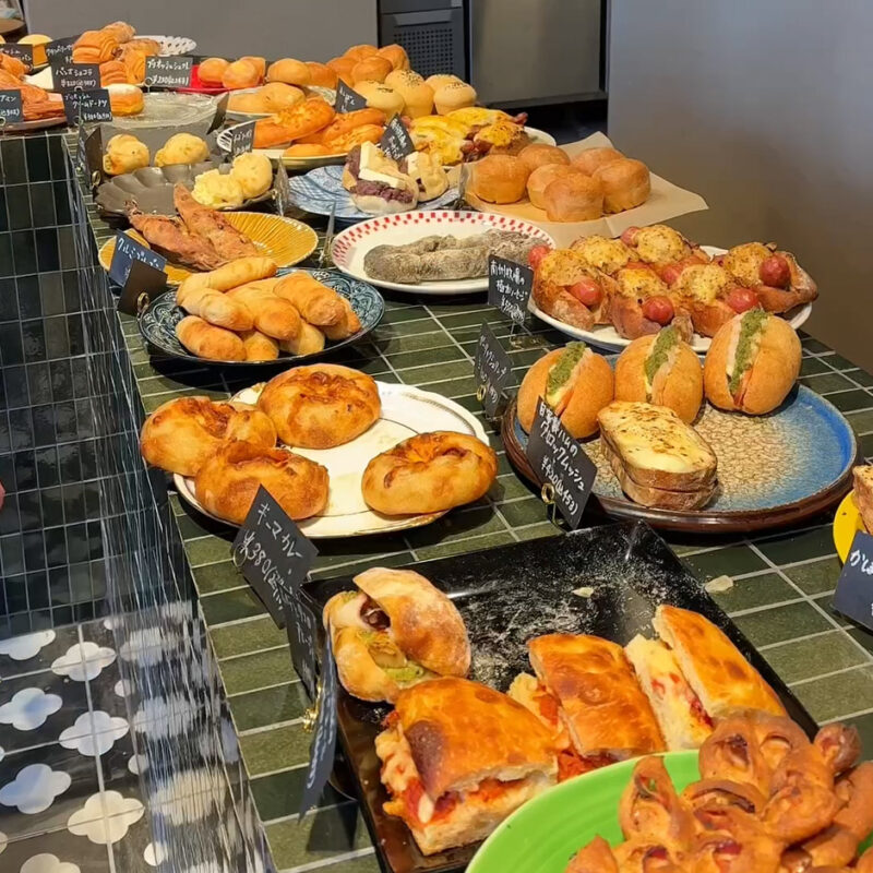 THE ROOTS neighborhood bakery(ザ ルーツ ネイバーフッド ベーカリー)