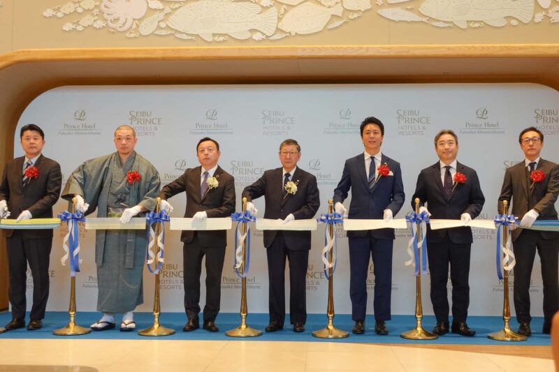 新博多式テープカットの様子