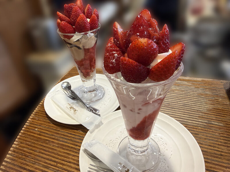 ストロベリーパフェ