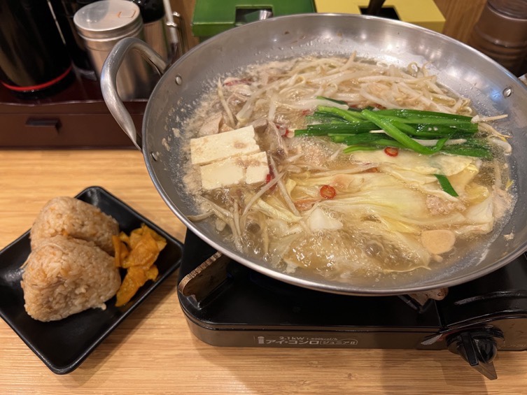 福岡のうどんチェーン「ウエスト」で390円のコスパもつ鍋を食べる話