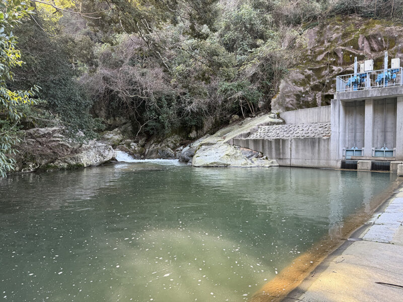 七山滝川発電所の取水堰