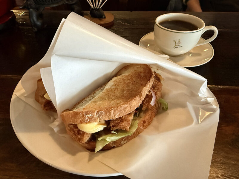 とんかつサンドとコーヒー