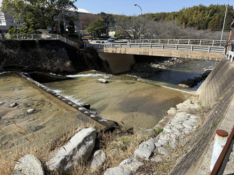 唐津市役所七山支所の向かい