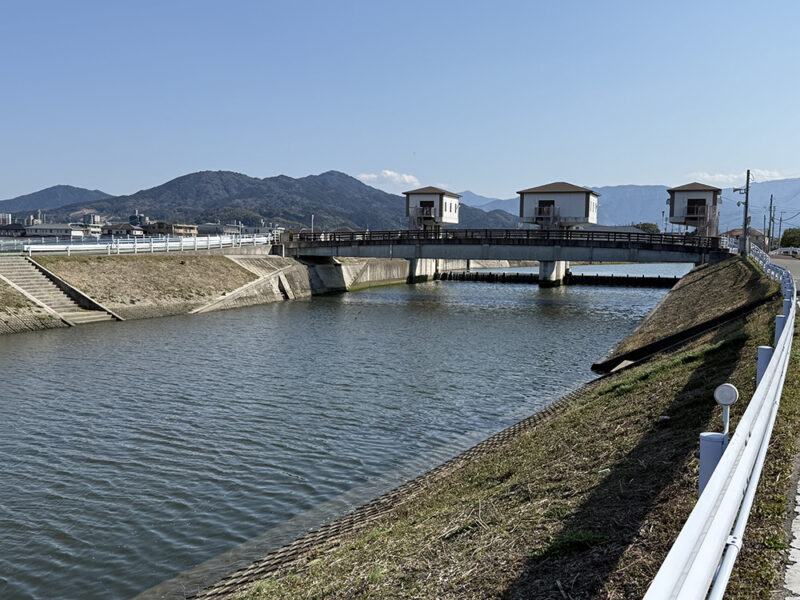 「雄潮井橋」付近