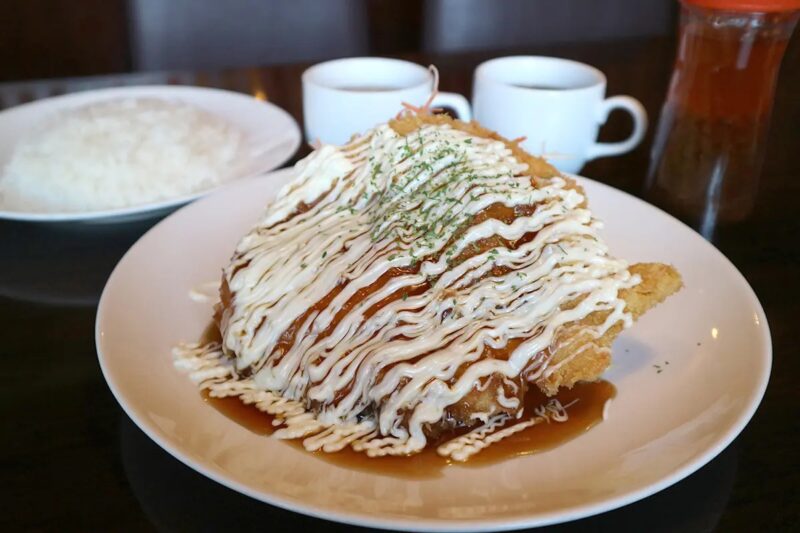 ハロー唐原本店のスーパージャンボチキンカツ