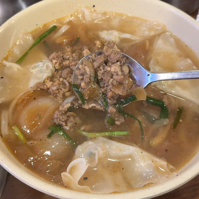 明洞餃子 本店 マンドゥ(餃子)入りのカルグクス(手打ち麺)