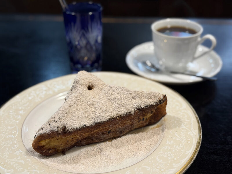 フレンチトーストとブレンドコーヒー